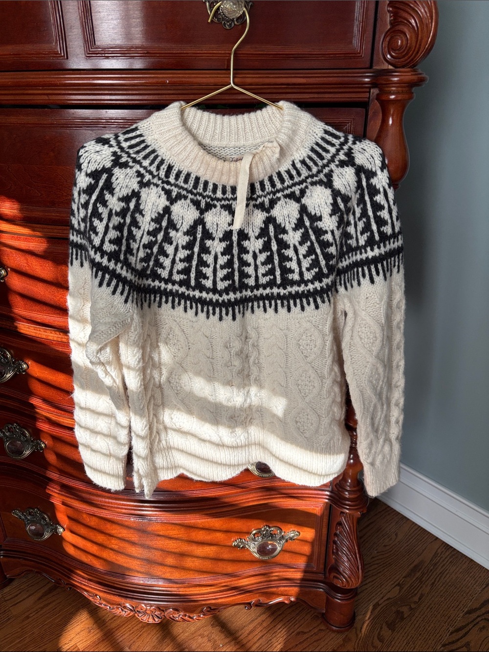 Faherty Cozy Alpaca Cable Knit Sweater with Black Yoke Pattern